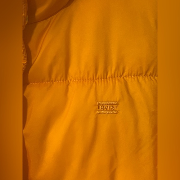 Levi's Box Quilt Puffer Layer Vest  (Apricot)
Size L - Picture 8 of 13